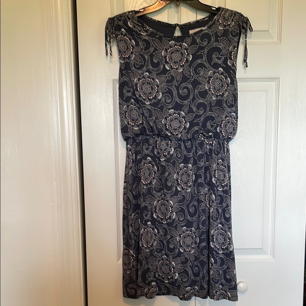 Women’s Loft outlet Sz M sleeveless midi dress blue w/ pink/white design elastic